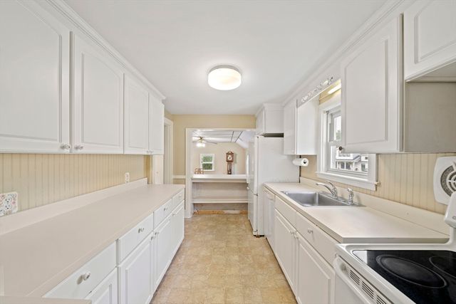 54 Acorn St, Braintree, MA 02184