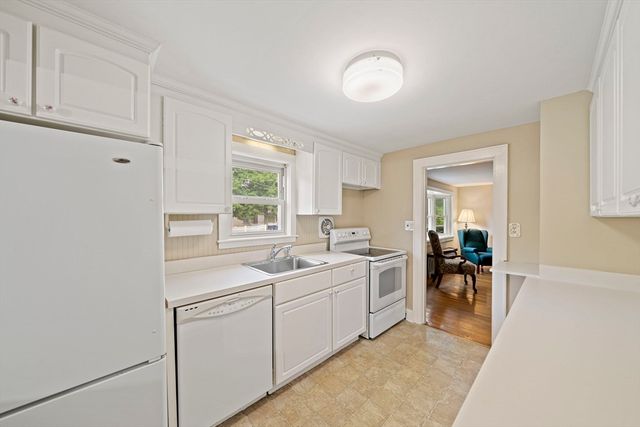 54 Acorn St, Braintree, MA 02184
