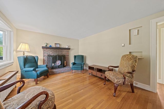 54 Acorn St, Braintree, MA 02184