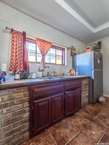 584 Chula Vista, Eagle Pass, TX 78852