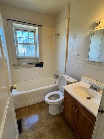 3221 Greenland AVE, Roanoke, VA 24012