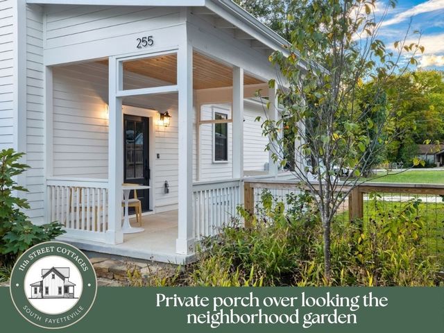 255 11th Street, Fayetteville, AR 72701