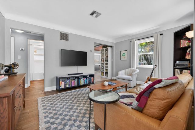 1246 37TH AVENUE N, St Petersburg, FL 33704