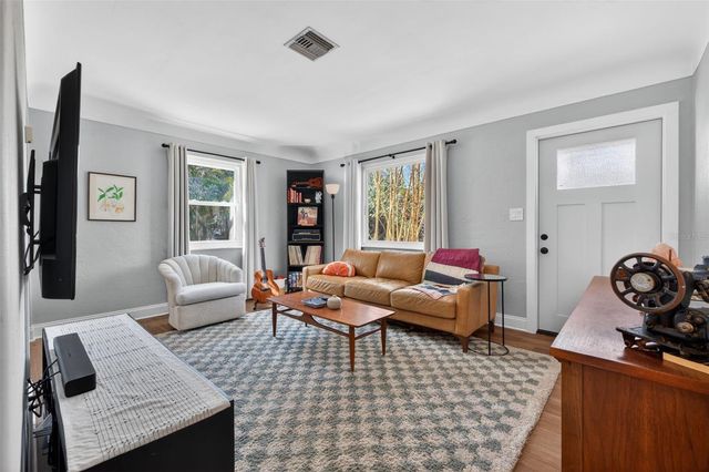 1246 37TH AVENUE N, St Petersburg, FL 33704