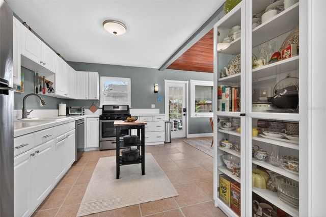 1246 37TH AVENUE N, St Petersburg, FL 33704