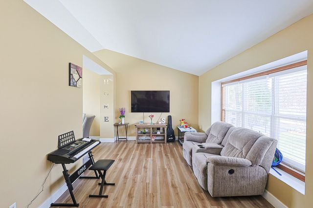 520 CALGARY Way, Belvidere, IL 61008