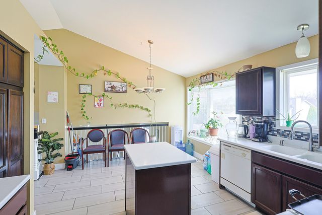 520 CALGARY Way, Belvidere, IL 61008