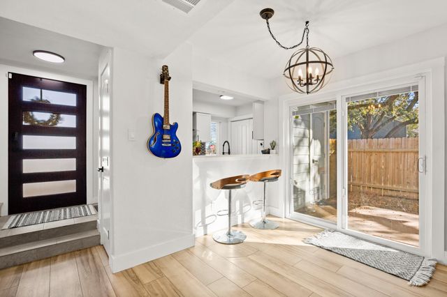 7001 Woodhue DR A, Austin, TX 78745