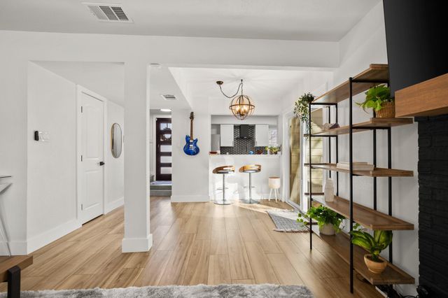 7001 Woodhue DR A, Austin, TX 78745