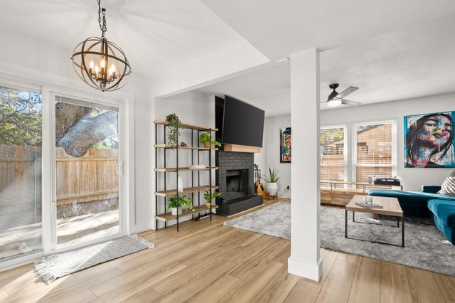 7001 Woodhue DR A, Austin, TX 78745