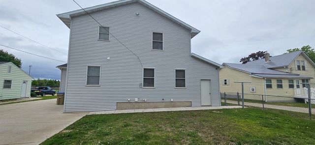 820 Sherman Avenue, Manchester, IA 52057