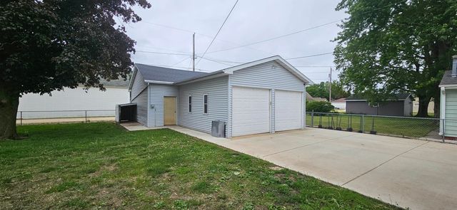 820 Sherman Avenue, Manchester, IA 52057