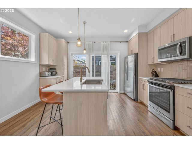 521 N Cook St, Portland, OR 97227