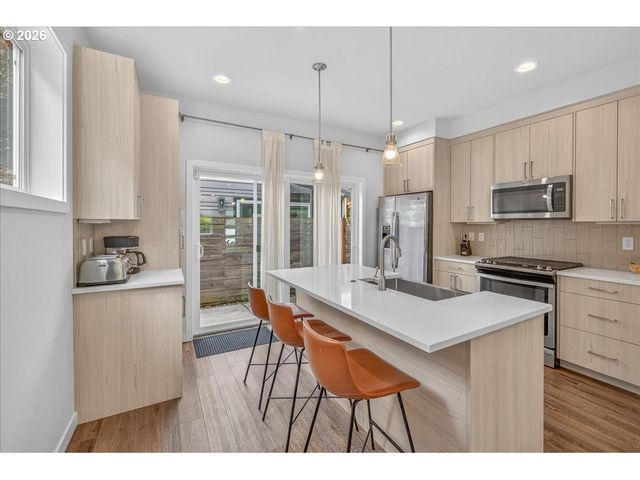 521 N Cook St, Portland, OR 97227