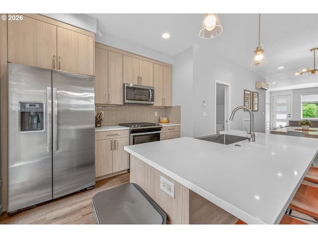 521 N Cook St, Portland, OR 97227