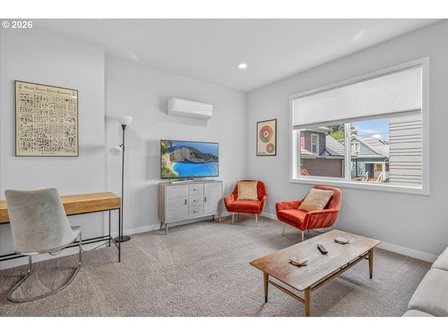 521 N Cook St, Portland, OR 97227