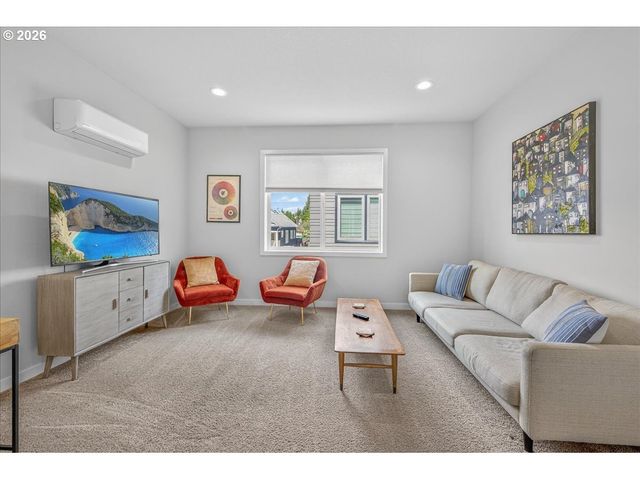 521 N Cook St, Portland, OR 97227