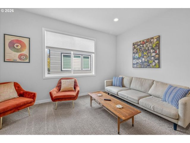 521 N Cook St, Portland, OR 97227