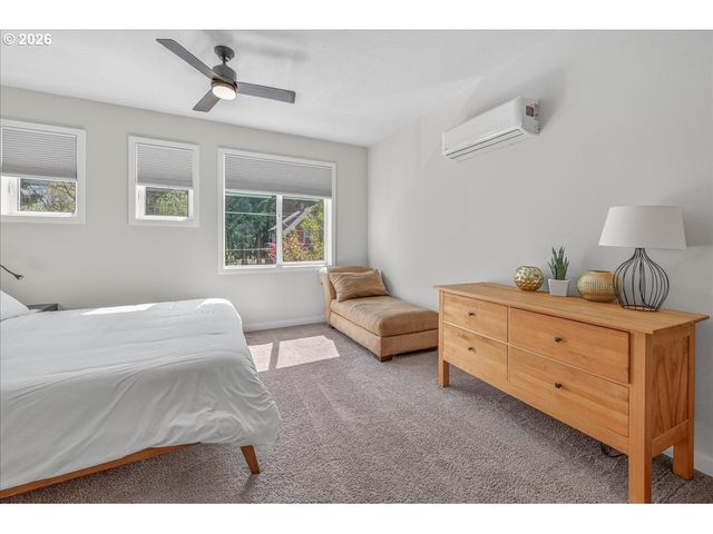 521 N Cook St, Portland, OR 97227