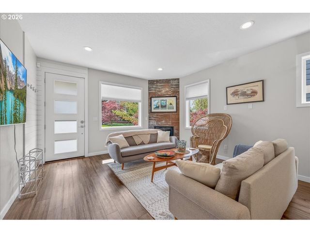 521 N Cook St, Portland, OR 97227