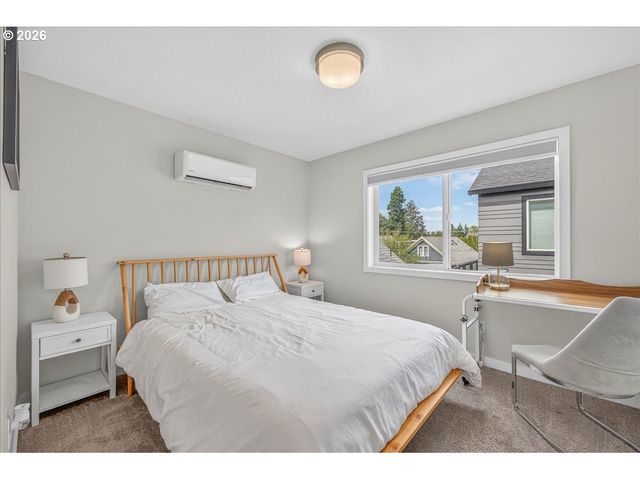 521 N Cook St, Portland, OR 97227