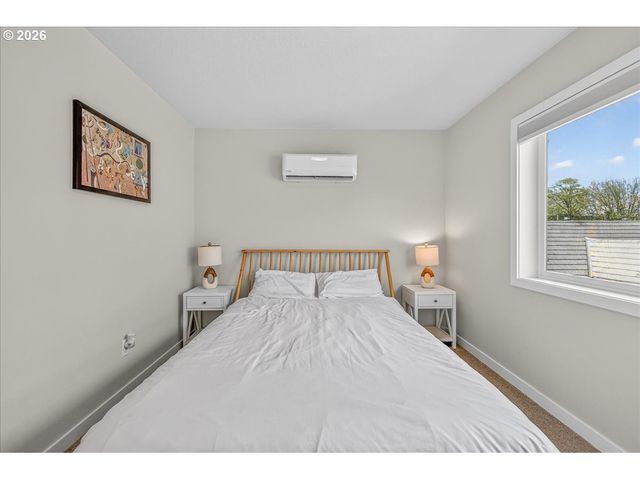 521 N Cook St, Portland, OR 97227