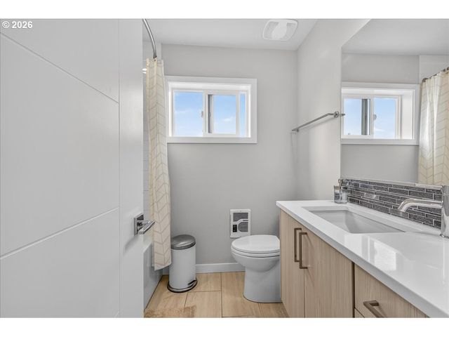 521 N Cook St, Portland, OR 97227