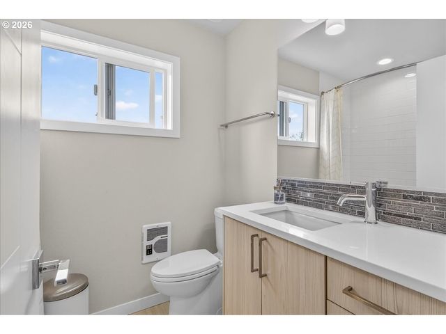 521 N Cook St, Portland, OR 97227