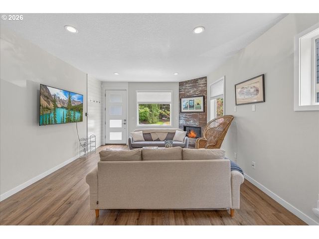 521 N Cook St, Portland, OR 97227