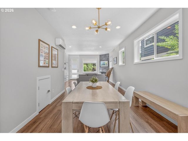 521 N Cook St, Portland, OR 97227