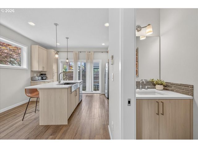 521 N Cook St, Portland, OR 97227