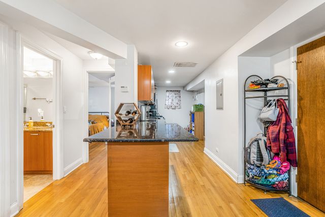 5700 N Maplewood Avenue G, Chicago, IL 60659