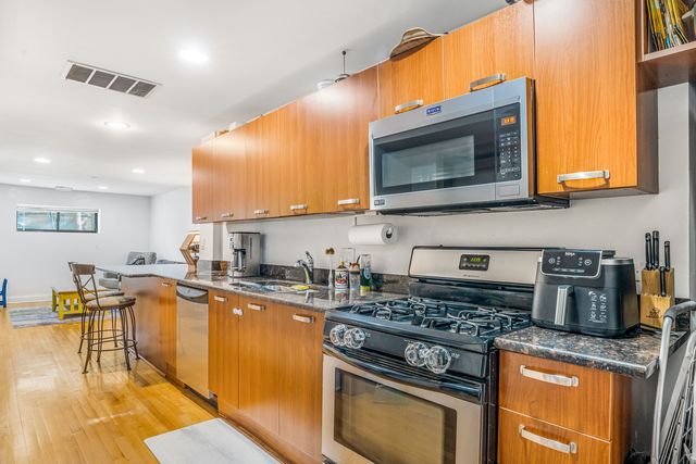 5700 N Maplewood Avenue G, Chicago, IL 60659