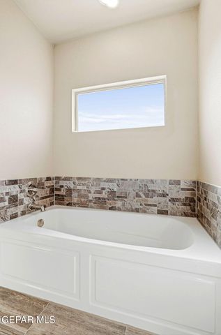 5933 RUIDOSO DOWNS Street, El Paso, TX 79932