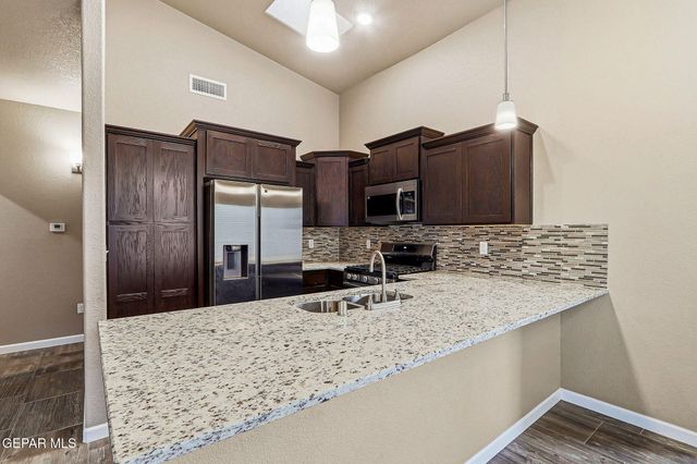 5933 RUIDOSO DOWNS Street, El Paso, TX 79932