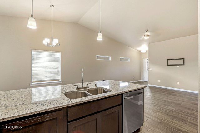 5933 RUIDOSO DOWNS Street, El Paso, TX 79932