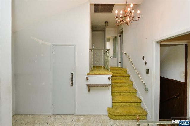 5-10 Dorothy Street, Fair Lawn, NJ 07410