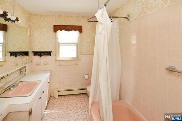 5-10 Dorothy Street, Fair Lawn, NJ 07410