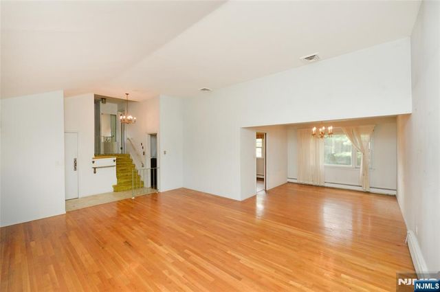 5-10 Dorothy Street, Fair Lawn, NJ 07410