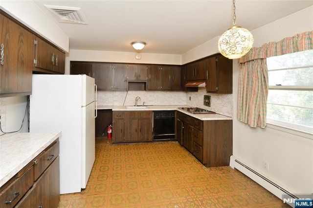 5-10 Dorothy Street, Fair Lawn, NJ 07410