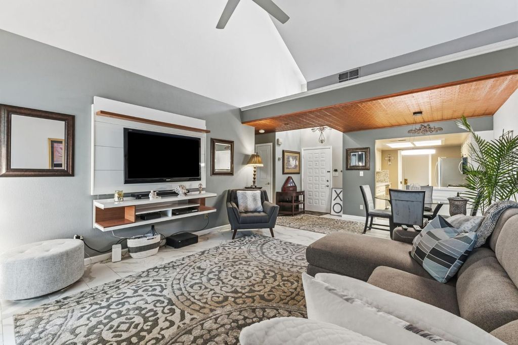 Image 2 of property listing at 474 E Alluvial Avenue # 181, Fresno, CA 93720