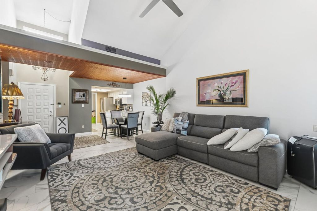 Image 3 of property listing at 474 E Alluvial Avenue # 181, Fresno, CA 93720