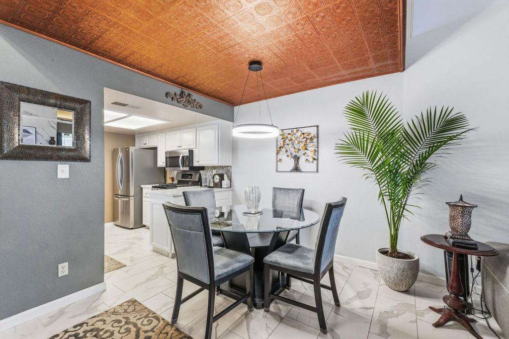 Image 4 of property listing at 474 E Alluvial Avenue # 181, Fresno, CA 93720