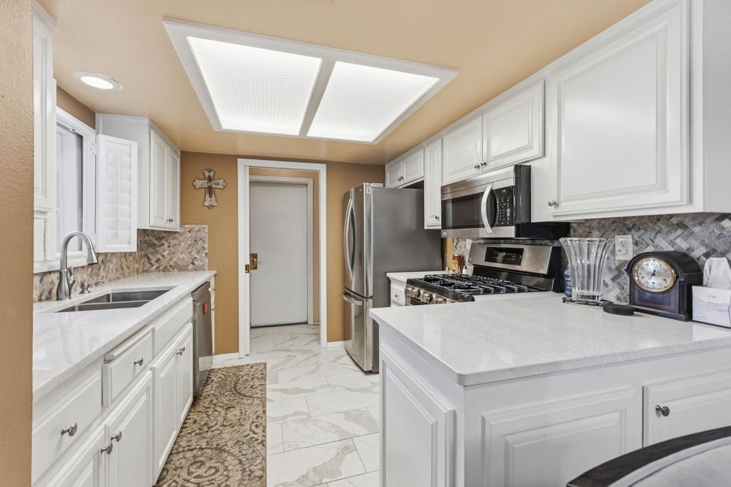 Image 5 of property listing at 474 E Alluvial Avenue # 181, Fresno, CA 93720