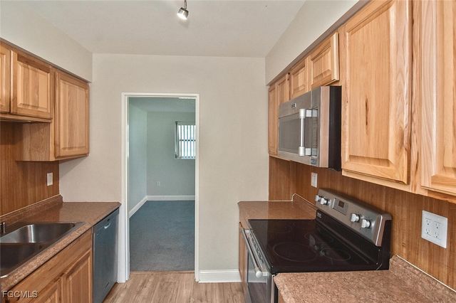1254 Pinecrest ST, North Fort Myers, FL 33903