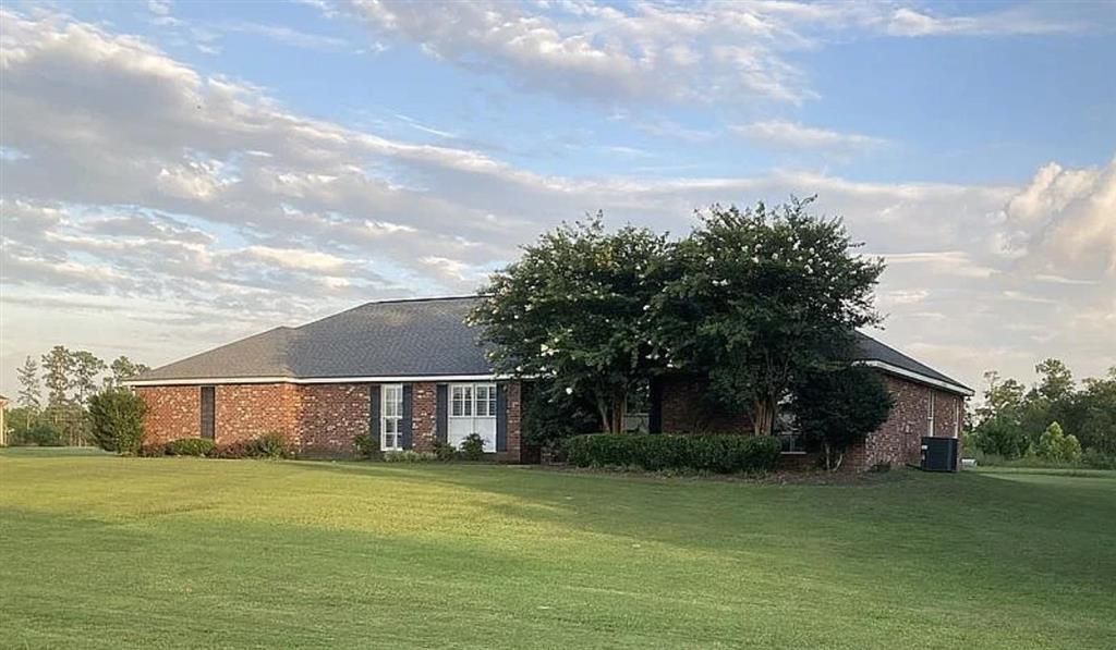 1649 S Woodland Forrest Dr Drive, Lake Charles, LA 70611