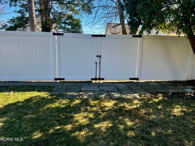 212 E Indiana Avenue, Maumee, OH 43537