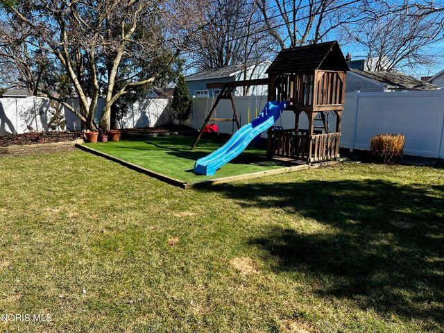 212 E Indiana Avenue, Maumee, OH 43537