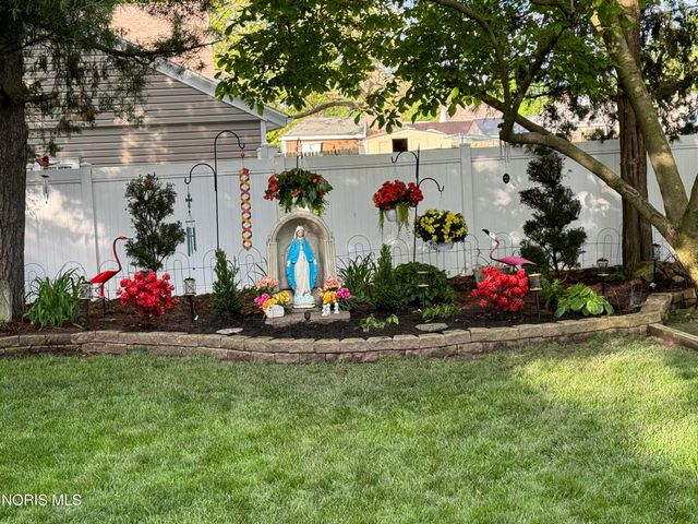 212 E Indiana Avenue, Maumee, OH 43537