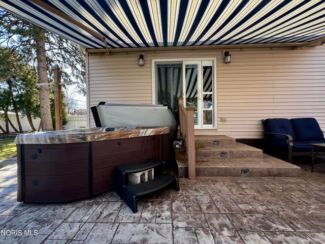 212 E Indiana Avenue, Maumee, OH 43537